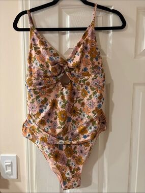 Cupshe Floral Twist Front One-Piece Swimsuit in Peach Floral